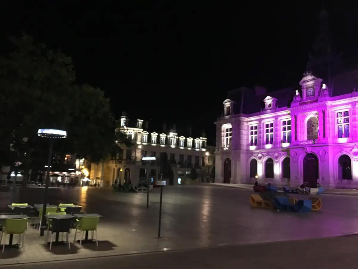Le Square : Appartement Climatise En Centre Ville ปัวติเยร์ ภายนอก รูปภาพ